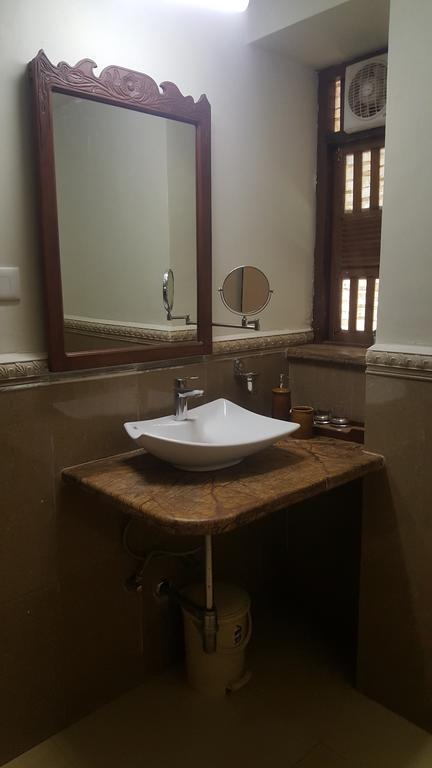 Casa Menezes - A Heritage Goan Homestay Bambolim Oda fotoğraf