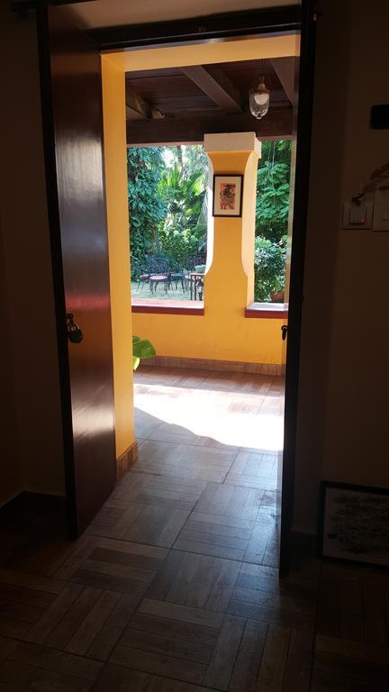 Casa Menezes - A Heritage Goan Homestay Bambolim Oda fotoğraf