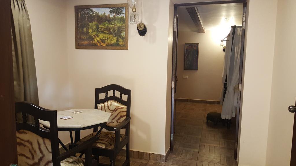 Casa Menezes - A Heritage Goan Homestay Bambolim Oda fotoğraf