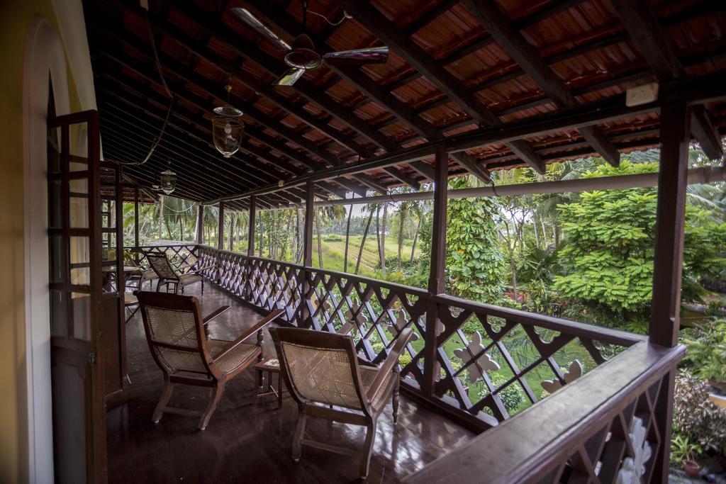 Casa Menezes - A Heritage Goan Homestay Bambolim Oda fotoğraf