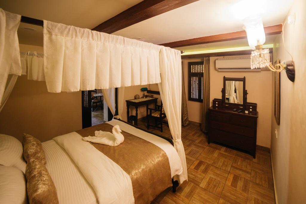 Casa Menezes - A Heritage Goan Homestay Bambolim Dış mekan fotoğraf