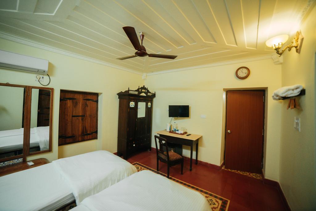 Casa Menezes - A Heritage Goan Homestay Bambolim Dış mekan fotoğraf
